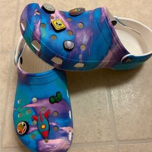 💜CROCS – “Out of This World” Edition Clogs with Jibbitz| Women’s Size 10